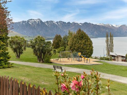 18B Cameron Place, Fernhill/Sunshine Bay