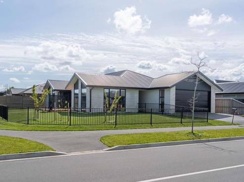 43 Oaks Drive, Lincoln