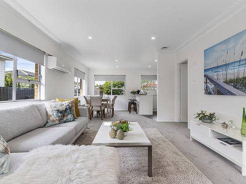 2/6 Great South Road, Papakura