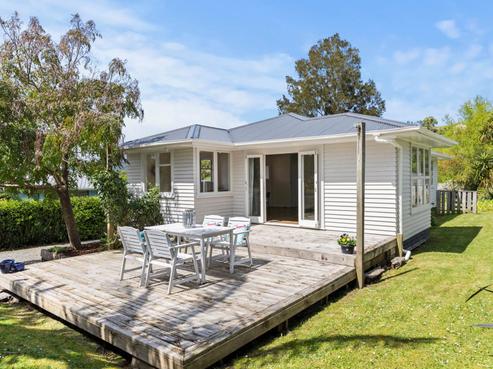 27 Nelson Street, Helensville