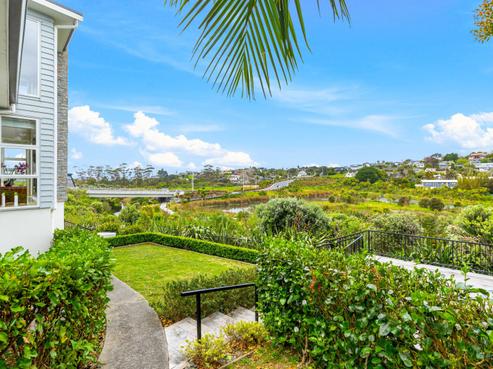 14 Remuremu Street, Long Bay