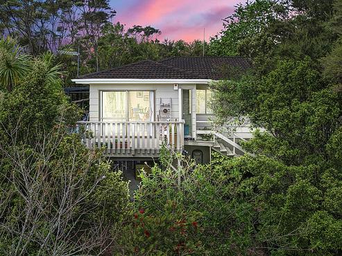 9 Onedin Place, Titirangi