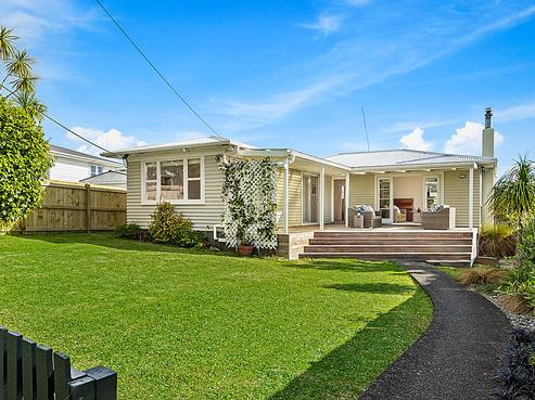 12 Renata Crescent, Te Atatu Peninsula