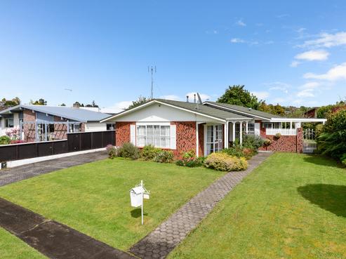 11 Sandalwood Drive, Dinsdale