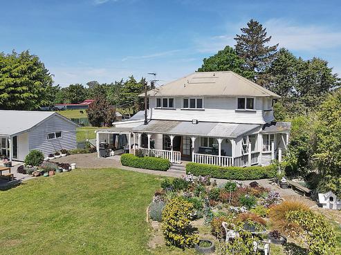 418 Two Chain Road, Burnham