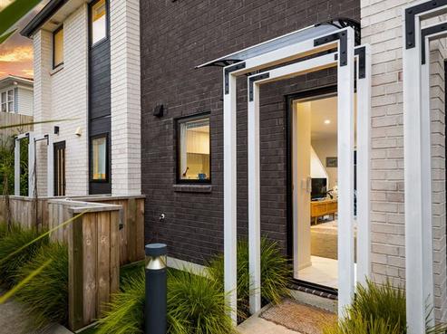 8/45 Vera Road, Te Atatu South