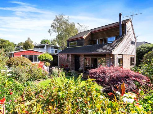 2/2 Fuchsia Place, Birkdale