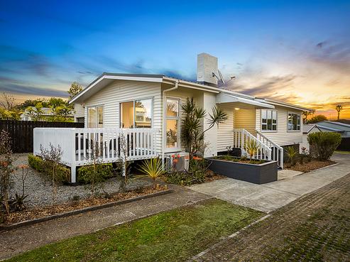8 Hikurangi Street, Te Atatu Peninsula