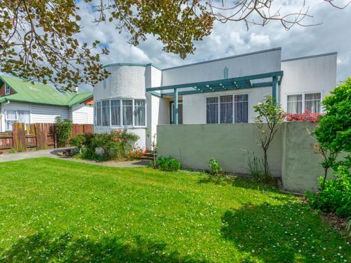 706 Queen Street West, Saint Leonards