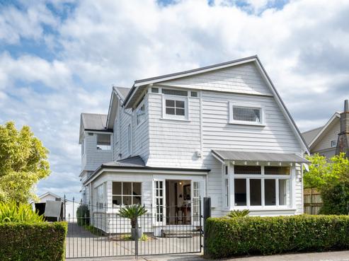 12 Lighthouse Road, Napier Hill