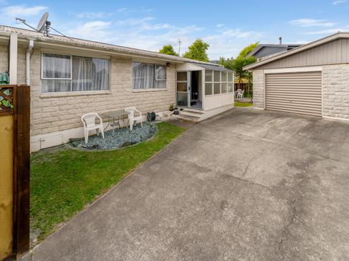 2/12 Cobham Crescent, Stoke