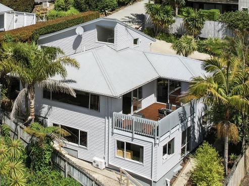 3/563 East Coast Road, Browns Bay