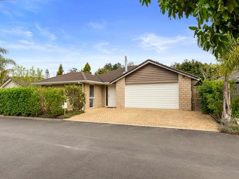6 Barossa Way, Brookfield