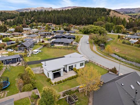 25 Alice Burn Drive, Luggate