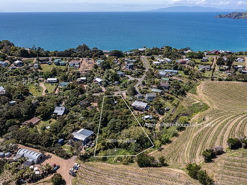 15 Te Makiri Road, Onetangi