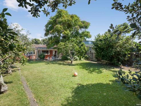 32 Whiteacres Drive, Sunnyhills