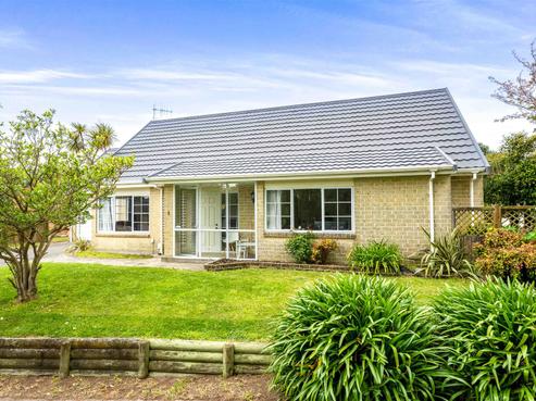 5 Lake View Court, Paraparaumu
