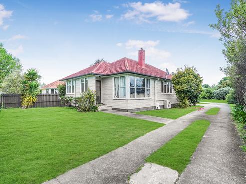 5 Montgomery Crescent, Clouston Park