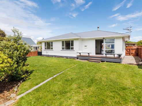 18 Roore Street, Foxton Beach