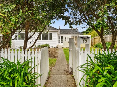 12 Karaka Grove, Raumati Beach