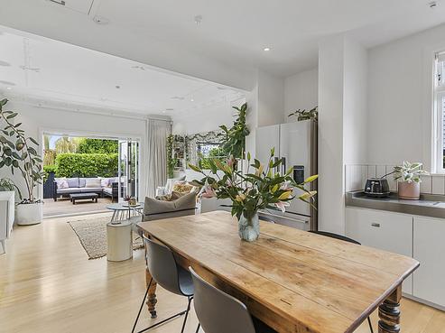2/75 Queen Street, Northcote Point