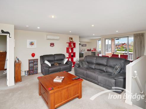 26 Henley Green, Northwood