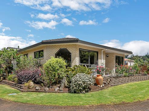 1 Garden Court, Woodhill