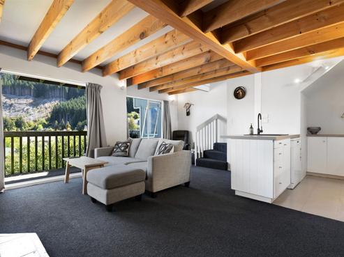 18B Mackinnon Terrace, Fernhill/Sunshine Bay