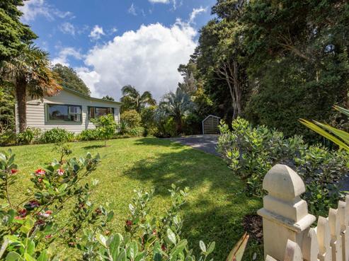23 Kauri Point Road, Laingholm
