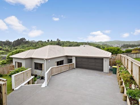 33 Te Puia Drive, Aotea