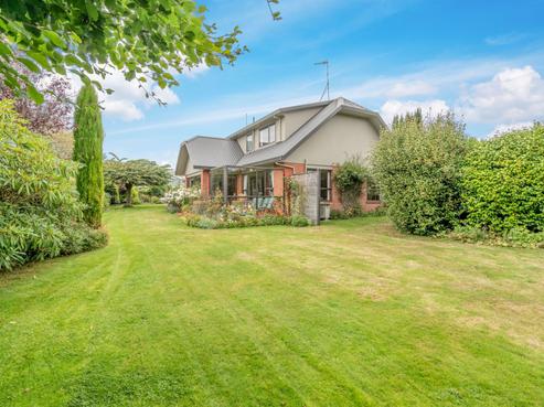 4 Mcleod Court, Rosedale