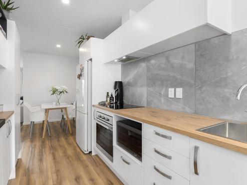 2/10 Galway Street, Stoke