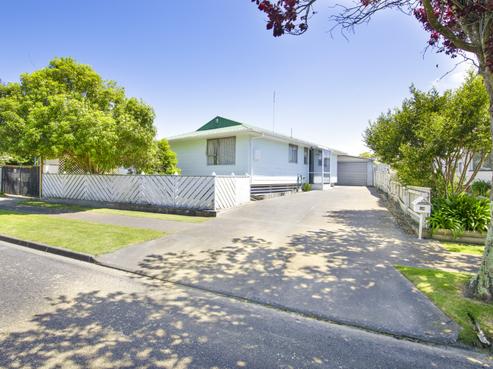 16 Perry Crescent, Greenmeadows