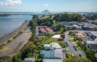 Residential development opportunity - Water views!