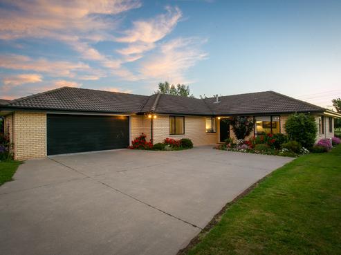 14 De La Mare Drive, Leamington