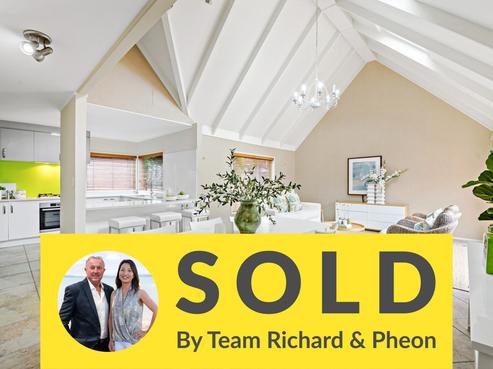 8 Sanctuary Point, Sunnyhills
