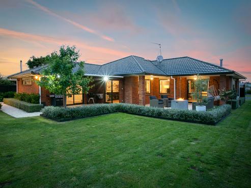 8 Mirbeck Avenue, Cambridge