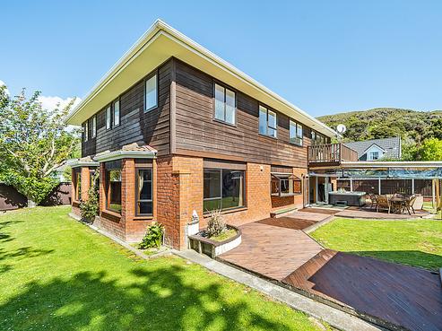 42 Waddington Drive, Naenae