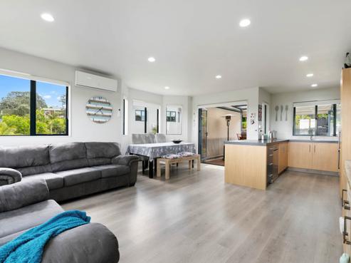6 Carento Way, Stanmore Bay