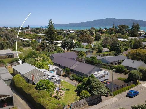 20 Rauparaha Street, Waikanae Beach