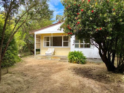 693 Domett Road, Domett