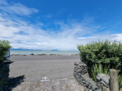 1079 East Coast Road, Whakatiwai
