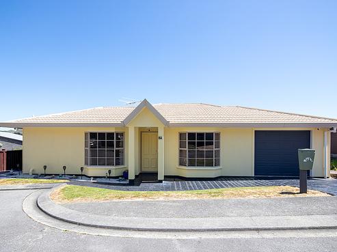 8A Sunningdale Lane, Woodridge