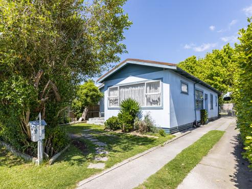 903 Ferguson Street, Akina