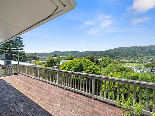 65 Bird Grove, Stokes Valley