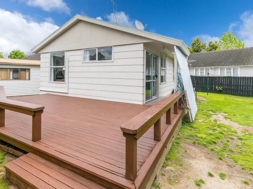 8A Kenney Crescent, Fairfield