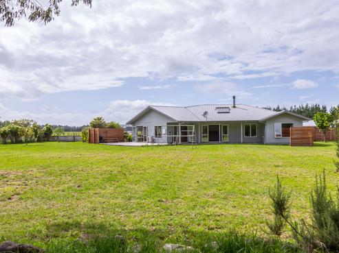 17 Algies Road, Featherston
