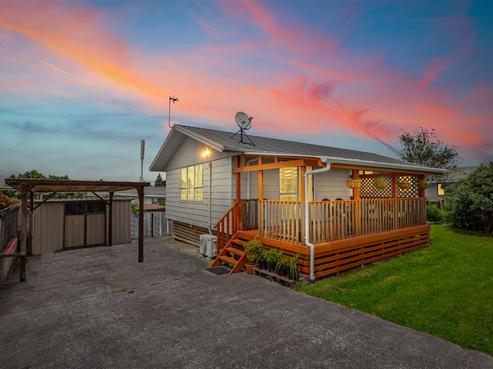 2/146A Don Buck Road, Massey