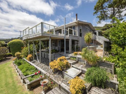 37 Rayner Road, Piha