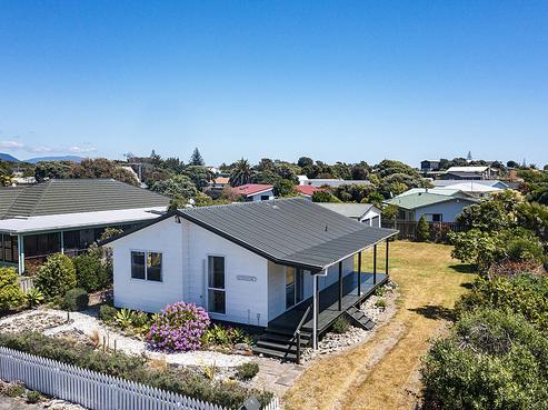 10 Reeves Street, Waikanae Beach